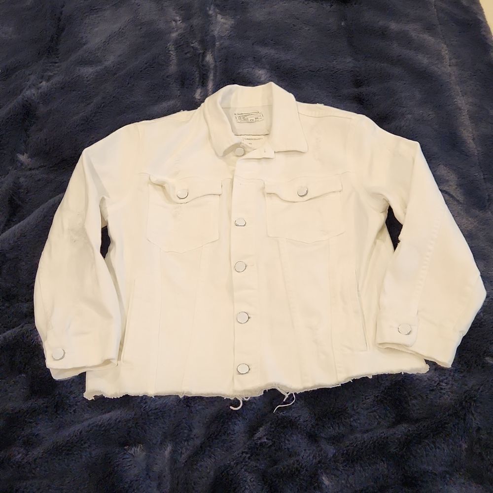 Current/Elliott The Oversized Trucker Jacket in white tattered size 2! (Small)